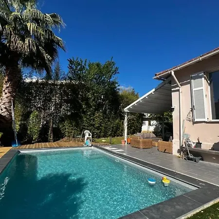 In The City-center Of With A Private Pool 度假居 *