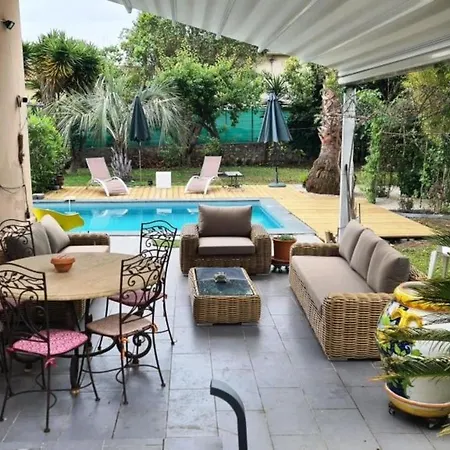 度假居 In The City-center Of With A Private Pool 昂蒂布