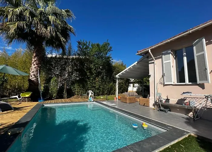 In The City-center Of With A Private Pool 度假居 *