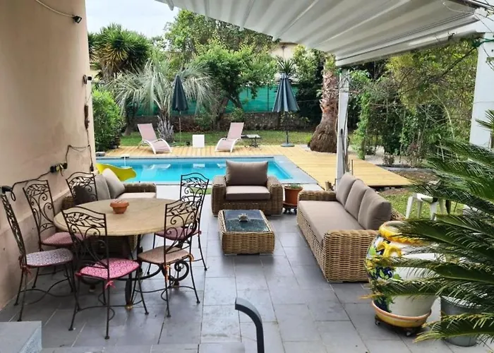 度假居 In The City-center Of With A Private Pool 昂蒂布