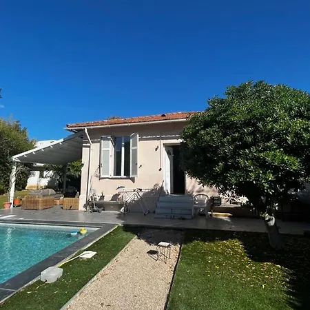 Nyaraló In The City-center Of With A Private Pool Antibes