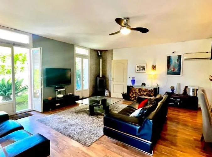 In The City-center Of With A Private Pool * Antibes