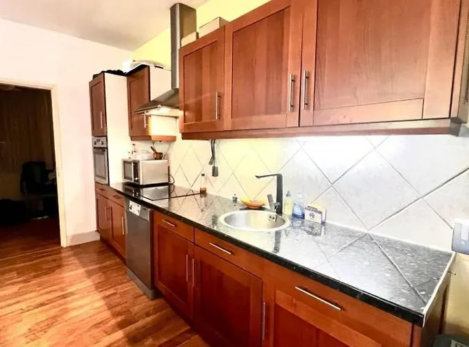 In The City-center Of With A Private Pool Casa de Férias Antibes